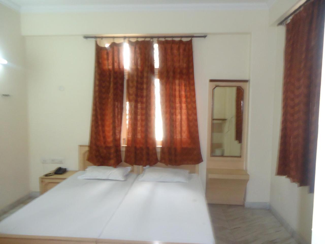 Hotel Sheela, 100M From Taj Mahal Агра Стая снимка